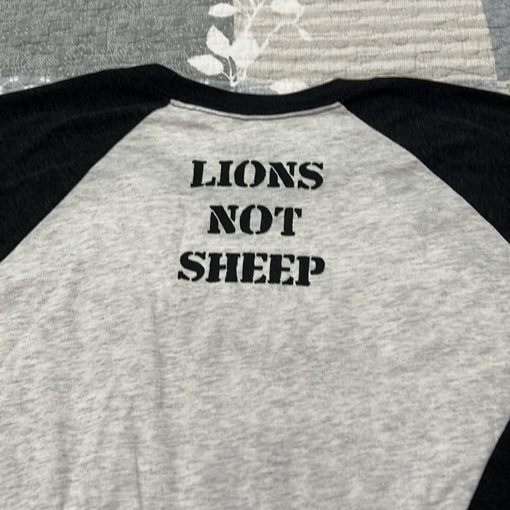 NWOT••Lions Not Sheep Jersey L - Picture 3 of 3